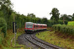 628 611 und 628 693 verlassen Winden in Richtung Karlsruhe. Aufgenommen am Bahn�bergang der B427.

Winden 18.06.2024