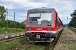 628 294 kam gemeinsam mit 628 611 aus Ploiesti Sud als R 11483 in Draganesti an, wurde in Draganesti jedoch abgehangen und nun w�hrend der Standzeit innen durchgeputzt. 

Draganesti 28.07.2026