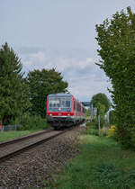 Kurz bevor der Zug von Simbach M�hldorf erreicht, wird der Innkanal �berquert. Am 10.09.2026 war 628 589 als RB 27270 unterwegs und wurde vom Fotografen erwartet. 