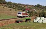 Nachdem der RB 39061 nach Bad Griesbach am 19. Oktober 2026 in Oppenau einen l�ngeren Kreuzungshalt hatte, gelang noch eine Verfolgung nach Ibach. Lautstark rollte der DB Regio 628 507  List  an der Fotokolonne und dem unbeschranktem B� vorbei. 