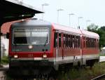 Nach Bingen (Rhein) Stadt ist 628 486 als RB 13534 unterwegs und legt am 08.06.08. gerade einen kurzen Halt in Monsheim ein.