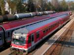 928 433-2 verlsst als ER5991 den Bhf. Ried i.I., und kreuzt mit D966; 090410