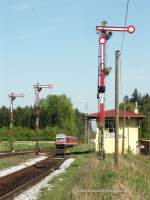 Bf Tssling , 25.04.2006. Eine 628er Doppelgarnitur hat Einfahrt in den Bahnhof und wird gleich die Garnitur Ausfahrsignale passieren.