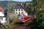 Rund 15 Minuten versptet fahren 628 320, 628 323 und 628 281 als RB 18332 von Eppingen nach Heidelberg am 11. April 2009 durch Heidelberg Schlierbach. Nchster Halt des Zuges ist Heidelberg-Altstadt.