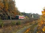 Ein 628 rollert durch Oberkotzau richtung Hof. Er hat vor kurzem den Bf. verlassen und bekommt herbstliches Seitenlicht an diesem Mittag...