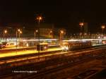 Noch ein Versuch mit dem Gitterfilter vom 15.12.2009: Der abfahrbereite 628.4 nach Bad Steben und links der VGB-Desiro sind an diesem Abend in Hof Hbf abgelichtet worden.