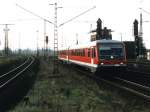 928 543-8/628 543-1 mit RB 77 Bielefeld-Vlotho (Weser-Bahn) auf Bahnhof Lhne am 4-11-2000.