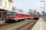 Ein Bild fr die Freunde des 628: Am 10.4.2010 trifft im Bahnhof Kandel in der wunderschnen Pfalz der Ludwigshafener 628 296 (re.) auf seinen  Kollegen  628 299 (li.). Fr den rechten Triebzug geht es nach Karlsruhe, fr den linken nach Neustadt (Weinstrae).