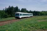 Aus dem Dia-Archiv: Auf der zur KBS547 vereinigten Strecke Schnberg - Schleiz - Saalburg ist 628/928 411 als RB6613 unterwegs. Den Zielbahnhof Schleiz hat er fast erreicht. Die Fahrt, des von Plauen ob. Bf kommenden Zuges, endet aber dort, da es keine durchgehenden Zge nach Saalburg gibt. (30.05.1996)