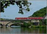 Der RE Luxemburg-Trier hat in Wasserbillig am 27.06.10 die Grenze zwischen Luxemburg und Deutschland passiert und fhrt in Richtung Trier.