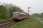 Am 08. Mai 2010 erreicht der Ludwigshafener 628 322, einer der wenigen 628 mit Nebelscheinwerfern, als RB 18559 von Bad Bergzabern nach Winden (Pfalz) seinen Zielbahnhof. Das Bild entstand legal vom Bahnsteigende.