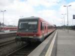 Hier 928 237 als RB 34321 von Hof Hbf. nach Selb Stadt, bei der Ausfahrt am 18.8.2010 aus Hof Hbf.