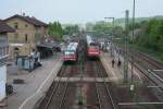 111 130 und 628 327 im Bahnhof SHA-Hessental am 28.4.2011. Ich fotografierte von der Fugngerbrcke in Hessental.