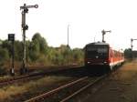 628 528-2/928 528-9 mit RB 73660 (RB 84 Egge-Bahn) zwischen Holzminden und Paderborn auf Bahnhof Ottbergen am 13-10-2001.