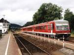 628 540-7/928 540-4 und 928 515-6/628 515-9 mit RE 12102 (RE 17 Sauerland-Express) zwischen Kassel Wilhelmshhe und Hagen auf Bahnhof Bestwig am 14-7-2001.