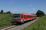 An einigen Sonntagen dieses Sommers fhrt der  Radexpress Oberschwaben  ber die eigens fr diese Verkehre reaktivierte Strecke von Altshausen nach Pfullendorf. Mit einer solchen Leistung, der RB 22882 (Aulendorf-Pfullendorf), ist hier 628 333 einige Kilometer nach Aulendorf unterwegs. (26.Juni 2011)