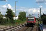 628 469 nimmt als RB 38487 (Philippsburg-Bruchsal) die erste Etappe nach Huttenheim in Angriff. Aufgenommen am 25.07.2011 in Philippsburg (Baden). Die Elektrifizierung der Bruhrainbahn ist schon ein Schritt vorangekommen. Fast alle Fahrleitungsmasten sind mittlerweile aufgestellt.
