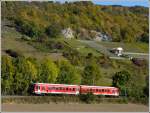 - Goldener Oktober - Zwischen Wasserbillig (L) und Igel (D) fhrt am 16.10.2011 eine 628er Einheit an den Weinbergen und dem Grutenhuschen vorbei.