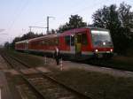 Noch vor dem ersten Hahnenschrei hatte 628 684,als RE 13053 Stralsund-Neustrelitz,am 01.Oktober 2011,seine Zugkreuzung in Sternfeld.