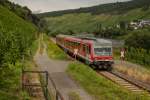 628-648 auf der Nebenstrecke in der Nhe des kleinen Ortes Burg (Mosel) zwischen Bullay und Traben/Trarbach gelegen.Im Hintergrund die Mosel zu sehen.(2.8.2012)    