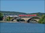 - Grenzverkehr - Ein RE Luxemburg - Trier fhrt am 10.08.2012 in Wasserbillig ber die Sauerbrcke und gleichzeitig ber die Grenze zwischen Luxemburg und Deutschland. (Jeanny)