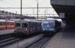 Triebwagen Treffen zweier Bahnverwaltungen im Hauptbahnhof Luxembourg.
Links der Inox ET 261 der CFL und daneben der DB 628491 nach Trier am 21.5.1998.