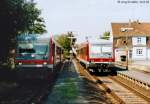 928 444 nach Gieen und 928 441 nach Alsfeld begegneten sich am 30.8.05 in Nieder-Ohmen.