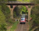 Schon Tradition - der Karfreitag Sonderzug Dillingen - Bouzonville - Auch in diesem Jahr hat es wieder geklappt, obwohl die Sache lange auf der Kippe stand.
Durch die Einstellung des Güterverkehrs nach Frankreich über die Niedtalbahn stand auch der Sonderzug nach Bouzonville zur Disposition.
Durch das Engagement der Bürgermeister von Bouzonville und Rehlingen-Siersburg gab es aber wieder grünes Licht für 5 Zugpaare am Karfreitag zum Markt in Bouzonville.

In Siersburg, bei Km 15,9 befindet sich dieses schöne Viadukt.

Bahnstrecke 3212 Bouzonville - Dillingen Saar - 18.04.2014