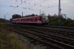 Einfahrt des 628 672 in Grevenbroich, hier ist er gerade kurz hinterm Bü Blumenstraße zu sehen. Freitag den 5.12.2014