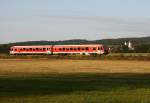 Im Abendlicht des 23.08.12 steuert 628 416-0 den Bahnhof von Nabburg an. Im Hintergrund erkennt man die Kirche  St. Peter und Paul  der Pfarrei St. Johannes, Dekanat Nabburg, welche um 1220 erbaut wurde, in der kleinen Ortschaft Perschen.