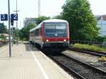 Eine Baureihe 628/928 bei der Einfahrt in Friedrichshafen Stadt. Nach Aufenthalt fährt der Triebzug nach Kißlegg weiter.
Aufgenommen am 09.08.2015