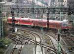 Hagen Hbf, Ausfahrt eines Vt 628 Ri Warburg, Kassel.
Unterquert momentan eine ltere Signalbrcke
Aufnahme mit 200mm Teleobjektiv.
Aufn. Mrz 2007