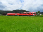 628 902 als Rb 22370 nach Ehingen an der Donau kurz nach dem Bahnhof Schmiechen.

Der Zug wurde festgehalten am 03.07.2016