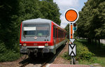 928 321 bzw. 628 321 erreicht den Haltepunkt  Maximiliansau - Im Rüsten .
Nach kurzem Halt geht es weiter mit Ziel Lauterbourg, einem Grenzbahnhof in Frankreich.
Aufnahmedatum: 15.07.2009