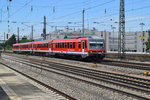 628 593 und ein weiterer 628 bei der Durchfahrt durch den Münchner Heimeranplatz.