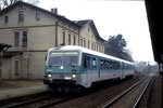 628596 hält am 16.11.1997 als RB 5867 nach Halberstadt um 12.02 Uhr im Bahnhof Heudeber - Danstedt.
