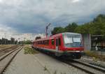 628 584 mit RB Richtung Passau verläßt den Bahnhof Pocking.