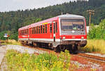 Am 02. Juli 2001 in Altenmarkt, Tw 628 255 fährt als RB 31589 nach Traunstein. 