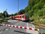 628 434 quert Mitte August 2020 den Bahnübergang in Eisenärzt.