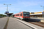 DB 628 472 dieselt am Morgen des 15.05.2022 als Rheintal-Express von Karlsruhe kommend aus dem Bahnhof Landau in der Pfalz zur Fahrt nach Koblenz Hbf.