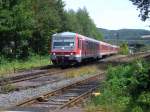 628 672 mit RE17 verläßt am 21.07.09 aus Gleis 3 den Bahnhof Arnsberg in Richtung Hagen.