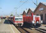 Fulda, Blick nach Norden am 30.8.05: 928 446 als RB nach Gersfeld auf Gleis 9 und 714 010 mit dem Tunnelhilfszug auf Gleis 10.