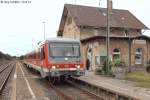628 230 stoppte am 20.8.14 als RB nach Crailsheim kurz in Blaufelden. Der Bahnhof ist noch besetzt, meistens muss der Fahrdienstleiter aber nur ein mal pro Stunde und Richtung die Formsignale stellen.
