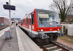 628 496 als RB 23612 (Seckach - Miltenberg), am 23.3.2016 beim Halt in Amorbach.