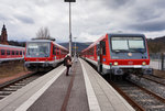 Zugkreuzung im Bahnhof Amorbach, am 23.3.2016  LINKS: 628 496 als RB 23612 (Seckach - Miltenberg).