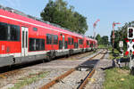 Am Bahnhof von Dietmannsried kam dieser Regio Richtung Kempten. Formsignal ist h�bsch. Ansonsten waren die 218 an dem Tag gestrichen. 
V�llig sinnlos ins Allg�u zu fahren f�r Eisenbahn.