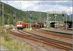 1216 902 rangiert einige Holzwagen im Bahnhof Finnentrop. Rechts wartet 640 002 auf die Abfahrt als RB92  BIGGESEE-EXPRESS  nach Olpe. (18.08.07)