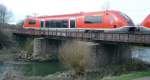 Dieses Bild wird bald Geschichte sein. 641 036 und 641 040 (nur ein Stck sichtbar)fahren am Abend des 07.04.2005 als RB von Smmerda nach Straufurt ber die Unstrutbrcke bei Smmerda. Die  Pfefferminzbahn  sollte nach Willen der Bahn schon im letzten Jahr stillgelegt werden. Nun jedoch hat die ThE die Strecke bernommen und wird sie von grund auf sanieren, weshalb auch die Unstrutbrcke nach fast 131 Dienstjahren (erffnet 14.08.1874) am 18.04.2005 abgerissen und anschlieend neu aufgebaut wird. Zur Zeit darf die Brcke nur noch von der Baureihe 641 befahren werden und auch nur mit 5 Km/h.