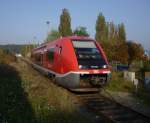 641 025-2 hat auf der Fahrt von Weimar ber die Ilmtalbahn sein Ziel Kranichfeld fast erreicht. Whrend der Nachmittagsstunden wird im Halbstundentakt gefahren, so dass der Triebwagen nach kurzer Wendezeit seine Rckreise antreten wird. Kranichfeld, 2010-10-13.