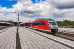 642 007 und 642 103 fahren als RE 12029, auf der Fahrt von Neustadt (Weinstr) Hbf nach Karlsruhe Hbf, aus Landau (Pfalz) Hbf aus.